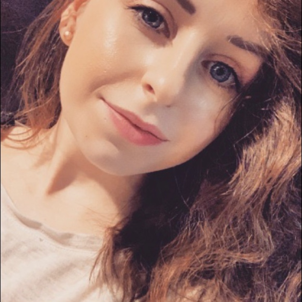 Meet your Posher, Olivia